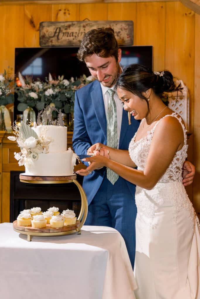 mohawk falls wedding cake cutting