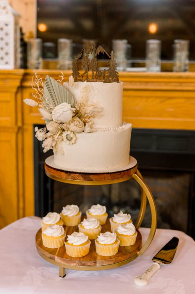 mohawk falls wedding cake