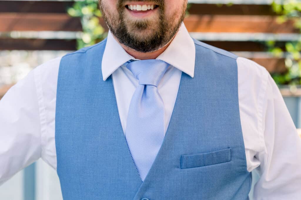 bass rocks groom detail