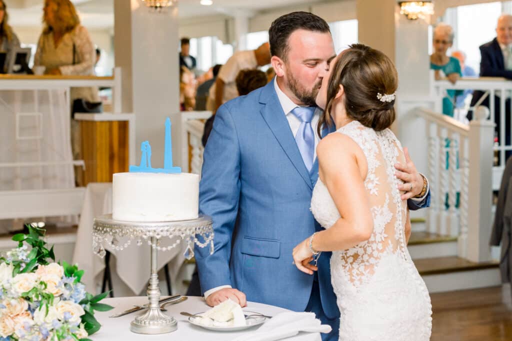 bass rocks wedding cake kiss